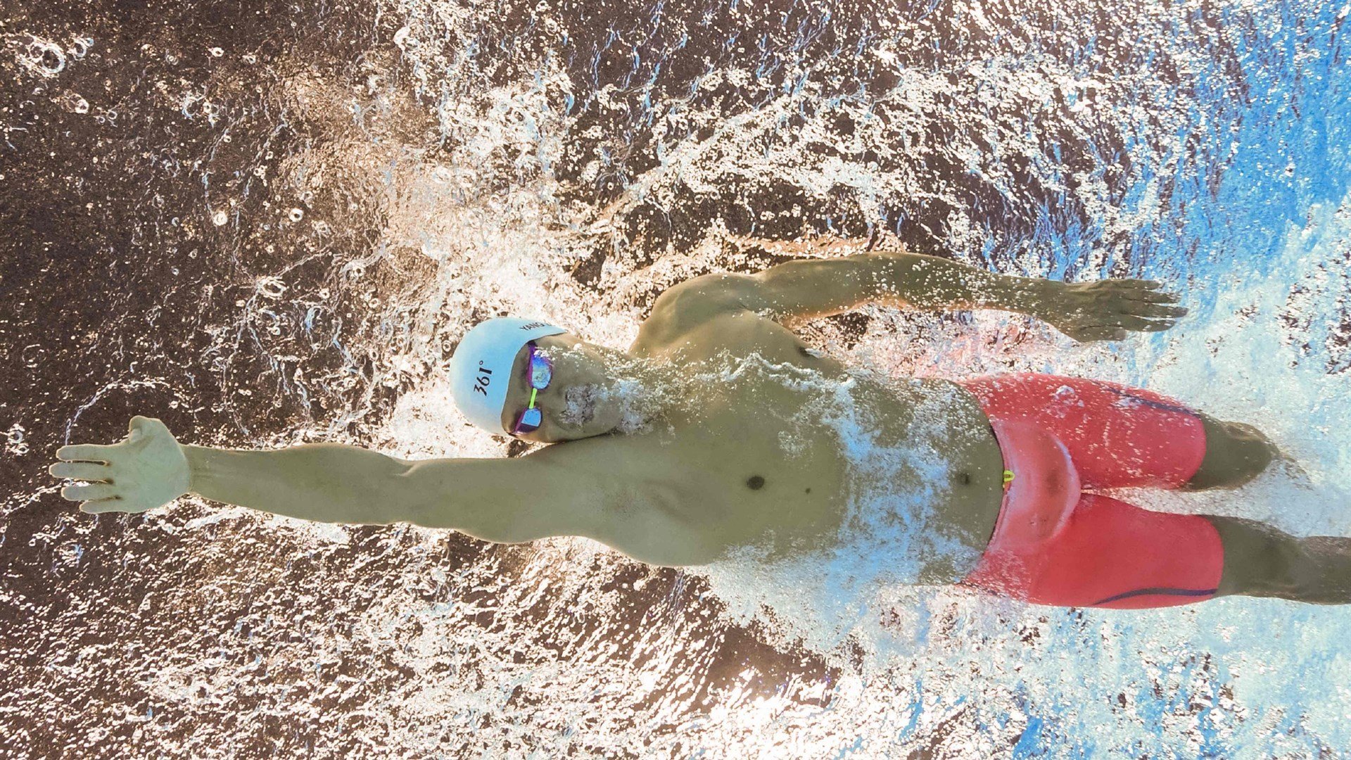 开云电竞平台-球迷“创意无限”自制作品：带你重温最感动瞬间，自创球技免费